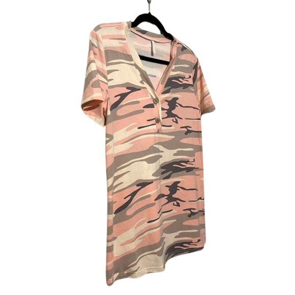 BISHUIGE Pink Camo Henley Tunic Top Size M Button V-Neck Stretch Casual Tee - Picture 4 of 10